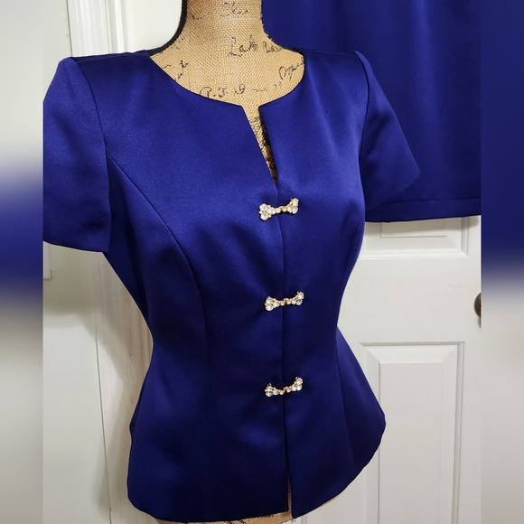 ALEX EVENINGS 2 piece skirt set. Radiant Blue with sparkly buttons. Size 6 - Picture 13 of 16